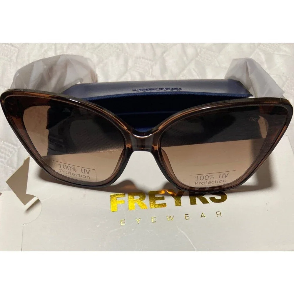 2 a T Boutique brand freyrs